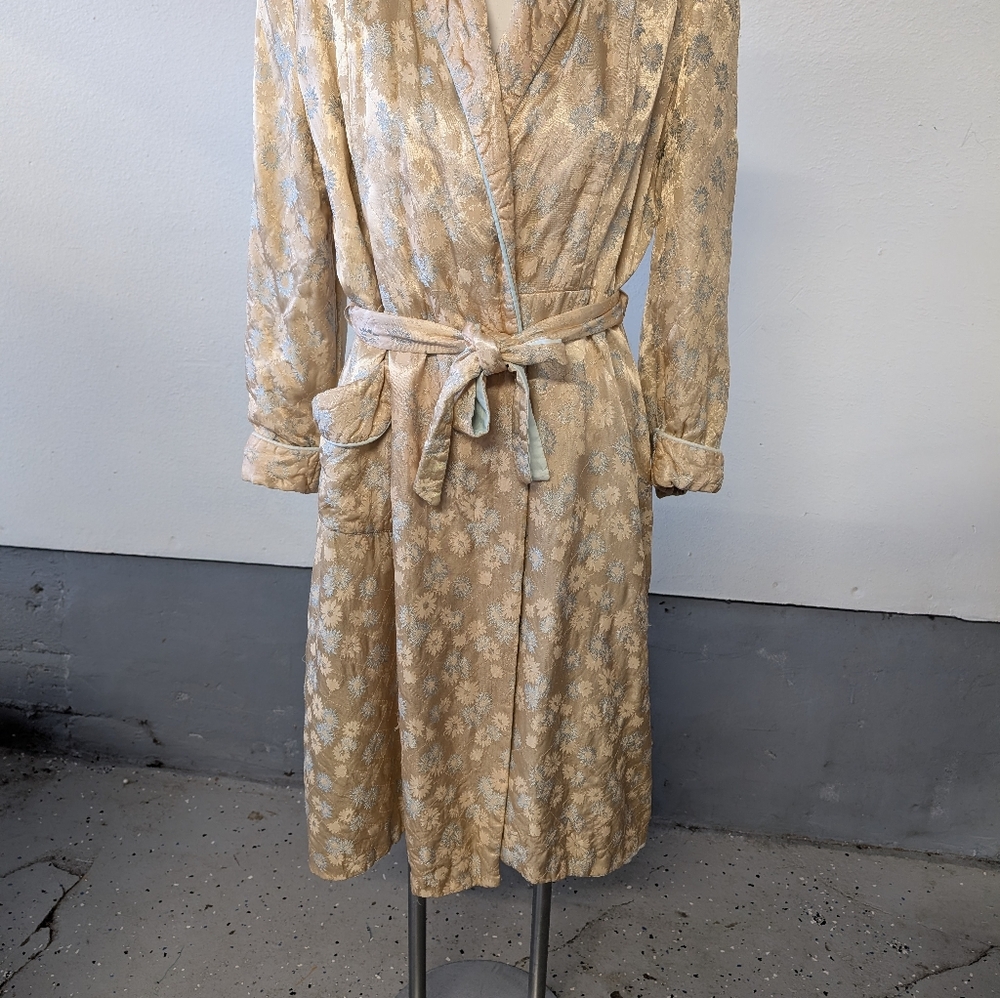Vintage Robe 1940/50 Cream Satin With Light Blue Floral Free Size - Picture 4 of 16